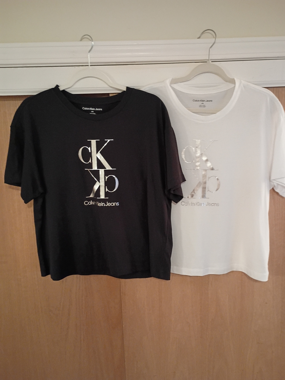 Calvin Klein Jeans Women's Silver Logo Tees - Black & White